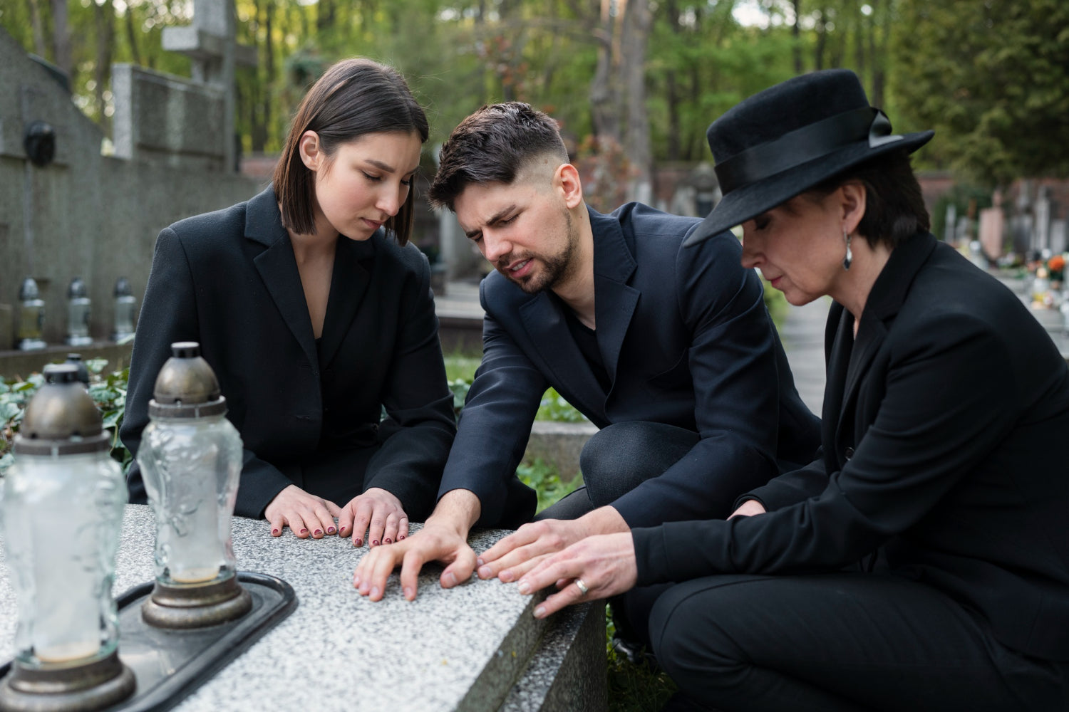 Funeral vs Memorial: Understanding the Key Differences, Costs & Choosing What’s Right